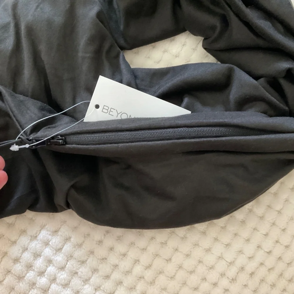 Beyond Yoga Black Pocket Infinity‎ Scarf